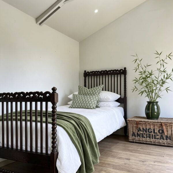 Antique single bed