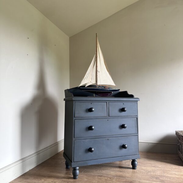 Victorian chest of drawers