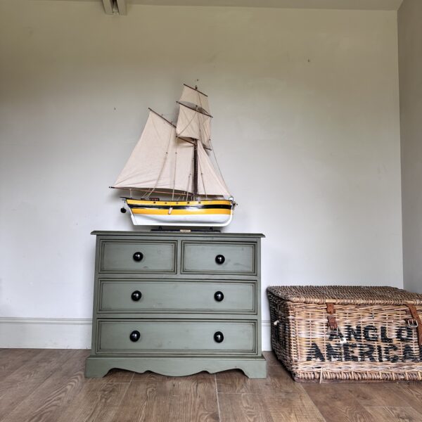 Low chest of drawers